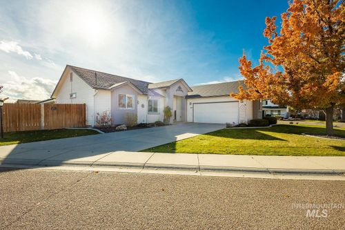 823 Royal St, Caldwell, ID, 83605-1667 | Card Image