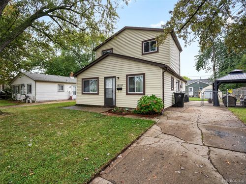 19218 Birmingham St, Roseville, MI, 48066-4188 | Card Image