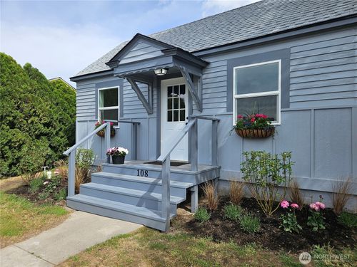 108 W 3rd St, Lind, WA, 99341-2000 | Card Image