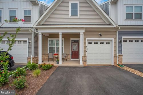 9348 Crestview Ridge Dr, BRISTOW, VA, 20136-2739 | Card Image