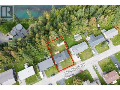 343 Pearkes Dr, House other with 3 bedrooms, 2 bathrooms and 3 parking in Revelstoke BC | Image 3