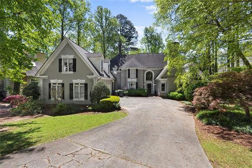 105 Grogans Lake Dr, Sandy Springs, GA, 30350-3115 | Card Image