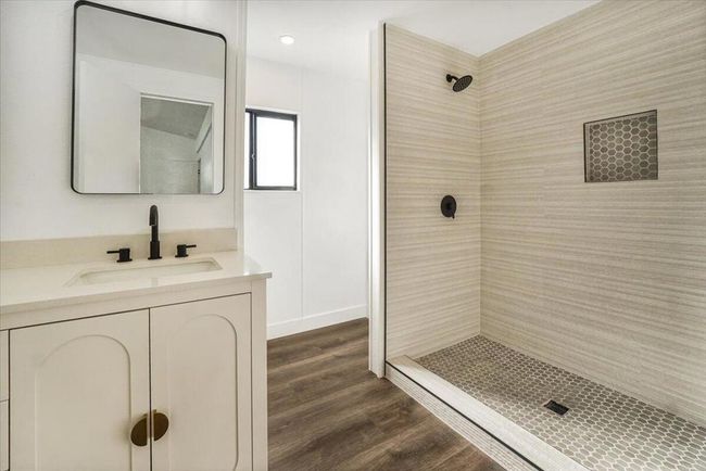 large master bathroom | Image 6