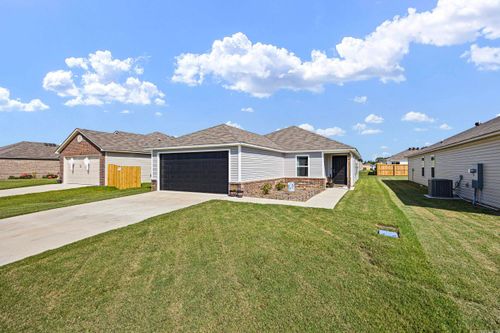 8 Candlelight Dr, Conway, AR, 72032-4097 | Card Image