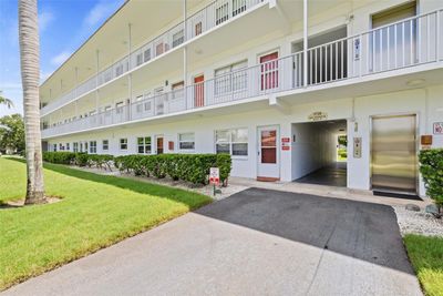 104B - 5728 14 Th Avenue N, Condo with 2 bedrooms, 1 bathrooms and null parking in Saint Petersburg FL | Image 2