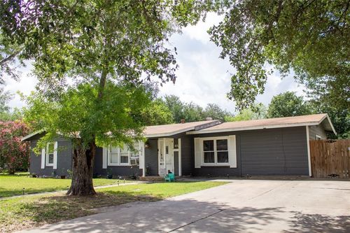 405 W Walton St, Beeville, TX, 78102-3842 | Card Image