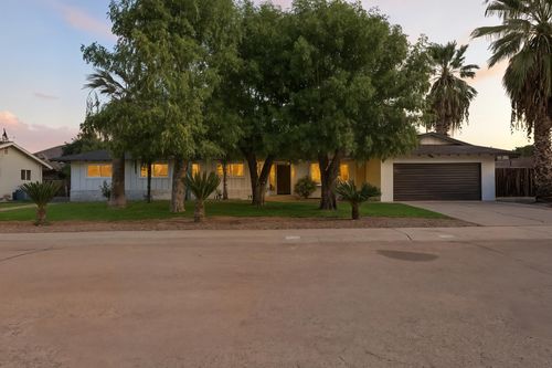 770 N Acacia St, Woodlake, CA, 93286-1010 | Card Image