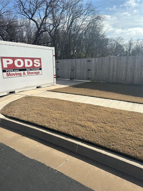 2400 Creek Side Cir, Moore, OK, 73160-2194 | Card Image