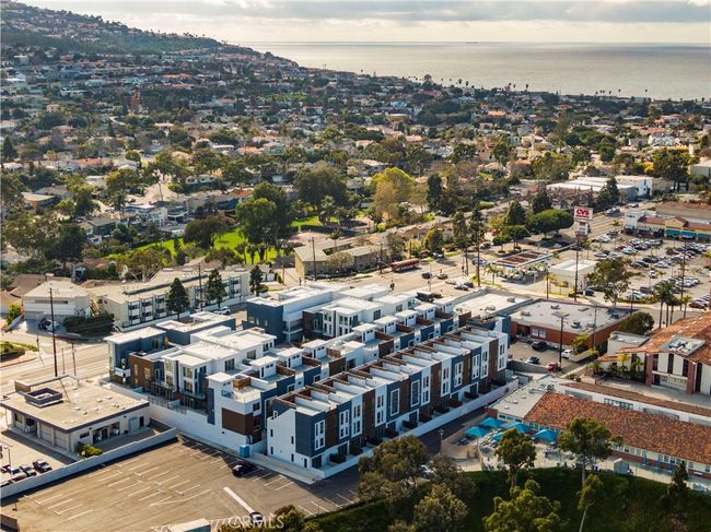APT-208 - 1920 S Pacific Coast Hwy, Condo with 1 bedrooms, 1 bathrooms and 2 parking in Redondo Beach CA | Image 8