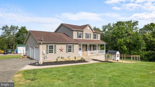 927 Persimmon Ln, SHEPHERDSTOWN, WV, 25443-4208 | Card Image