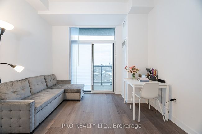 911 - 60 Honeycrisp Cres, Condo with 2 bedrooms, 1 bathrooms and null parking in Concord ON | Image 13