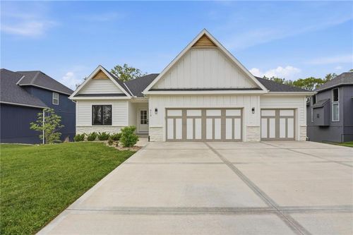 812 Foxglove Ln, Kearney, MO, 64060-7807 | Card Image