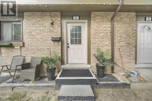 61-105 Hansen Rd N, Brampton, ON, L6V3C9 | Card Image
