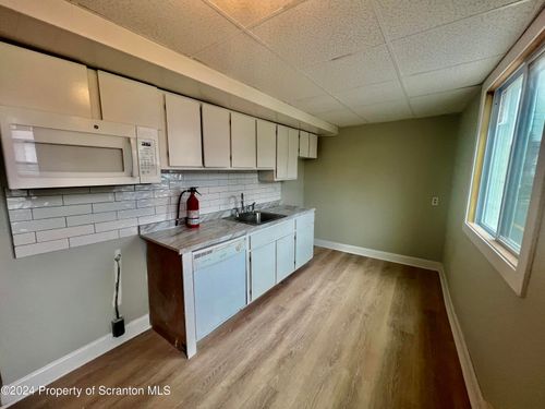 433 Boulevard Ave, Dickson City, PA, 18519-1702 | Card Image