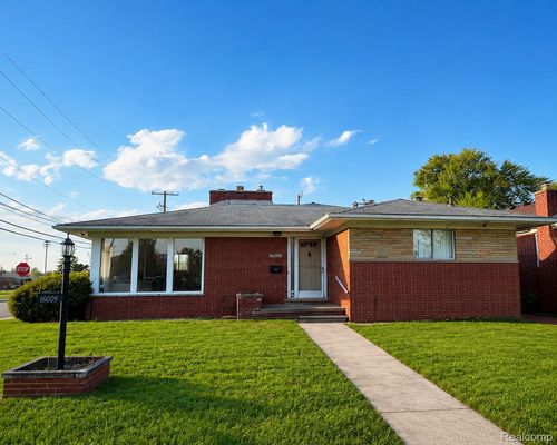 16009 Bell Ave, Eastpointe, MI, 48021-1136 | Card Image