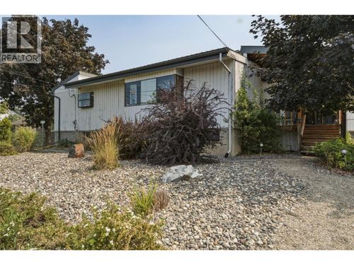 3503 19 Street, House with 6 bedrooms, 3 bathrooms and null parking in Vernon BC | Card Image