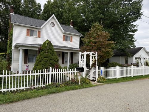 913 W 1st Ave, Derry, PA, 15627-1501 | Card Image