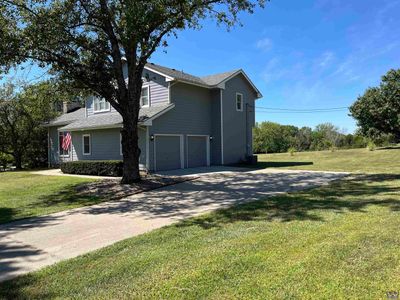 5435 Sw Urish Rd, House other with 3 bedrooms, 3 bathrooms and null parking in Topeka KS | Image 2