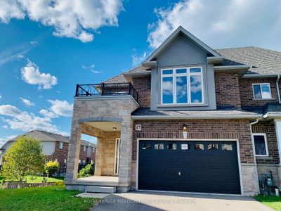 17 Pinot Cres, Home with 3 bedrooms, 4 bathrooms and 4 parking in Stoney Creek ON | Image 1