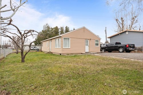 705 W 9th St, Warden, WA, 98857-9354 | Card Image