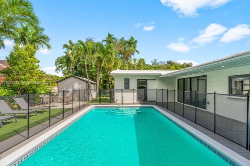 965 Ne 171st St, Miami, FL, 33162-2506 | Card Image