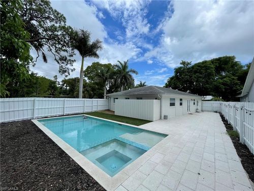 905 13th St N, NAPLES, FL, 34102-5485 | Card Image