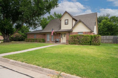 501 Nathan St, Burleson, TX, 76028-5811 | Card Image