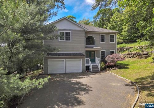 27 Tecumseh Trl, Oakland, NJ, 07436-2802 | Card Image