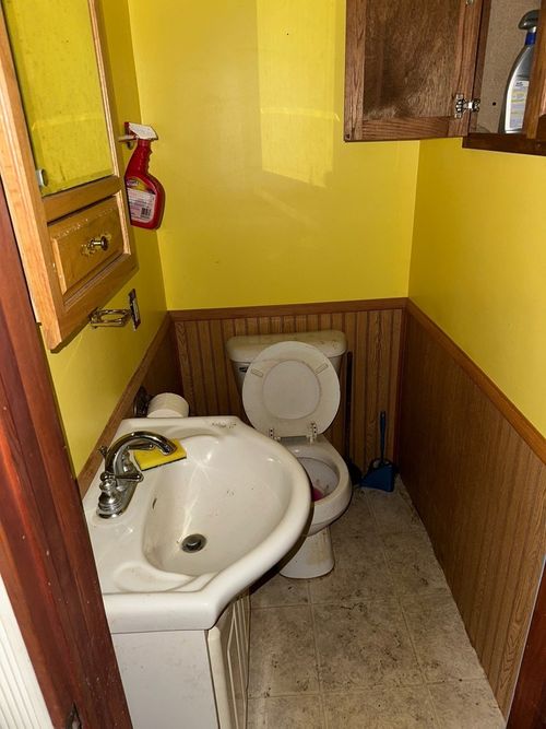 907 S Peoria Ave, Dixon, IL, 61021-3666 | Card Image