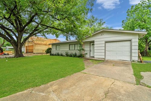 207 W Saunders St, League City, TX, 77573-3831 | Card Image