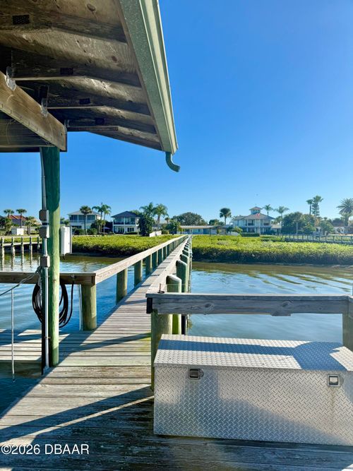 8 Richmond Dr, NEW SMYRNA BEACH, FL, 32169-5402 | Card Image