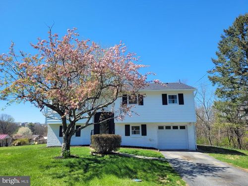 490 Sue Dr, HUMMELSTOWN, PA, 17036-9305 | Card Image
