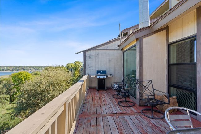 111 Comanche Pt, Townhouse with 3 bedrooms, 2 bathrooms and 2 parking in Point Venture TX | Image 14