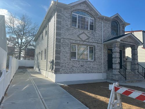 257 145th Ave, Rosedale, NY, 11422-3315 | Card Image