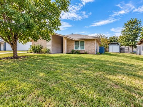 121 N Willow St, Mansfield, TX, 76063-1831 | Card Image
