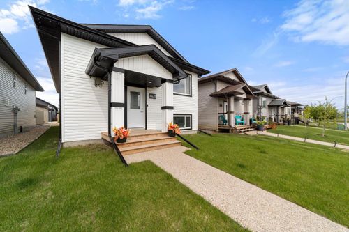 4428 74 St, Camrose, AB, T4V5C8 | Card Image