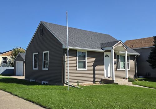 205 7th Ave Sw, Valley City, ND, 58072-3229 | Card Image