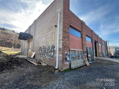 860 Riverside Dr, Asheville, NC, 28804-3222 | Card Image