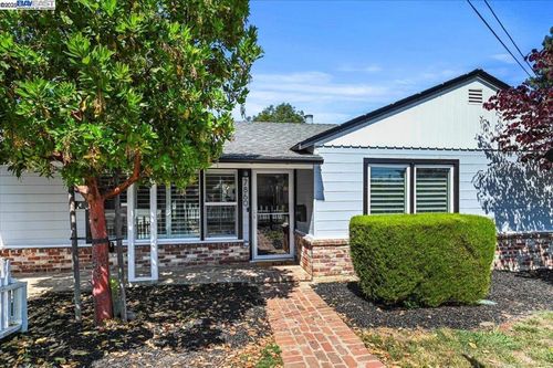 17860 Almond Rd, Castro Valley, CA, 94546-1321 | Card Image