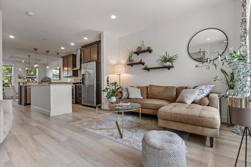 2-45526 Tamihi Way, Chilliwack, BC, V2R0Y2 | Card Image