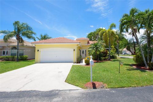 460 Se 24th Dr, HOMESTEAD, FL, 33033-5784 | Card Image
