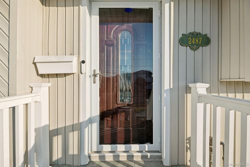 2487 Abbey Ln, Seaford, NY, 11783-3510 | Card Image