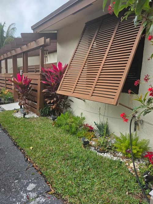 893 Sw 120th Way, Davie, FL, 33325-3888 | Card Image