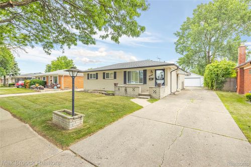 2932 Northampton Dr, Troy, MI, 48083-2643 | Card Image