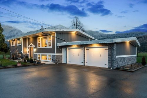 49176 Prairie Central Road, Chilliwack, BC, V2P6H3 | Card Image