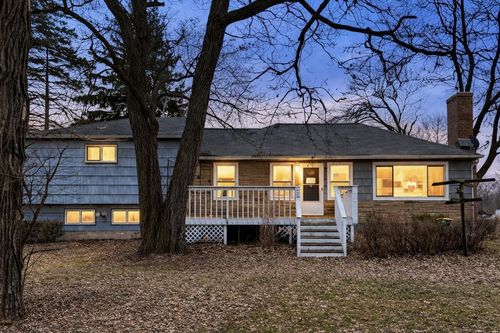 W220N8554 Town Line Road, Menomonee Falls, WI, 53051 | Card Image