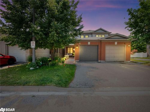 4 Greengrove Way, Whitby, ON, L1R2N4 | Card Image