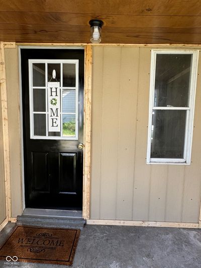 Side porch with access from driveway | Image 3