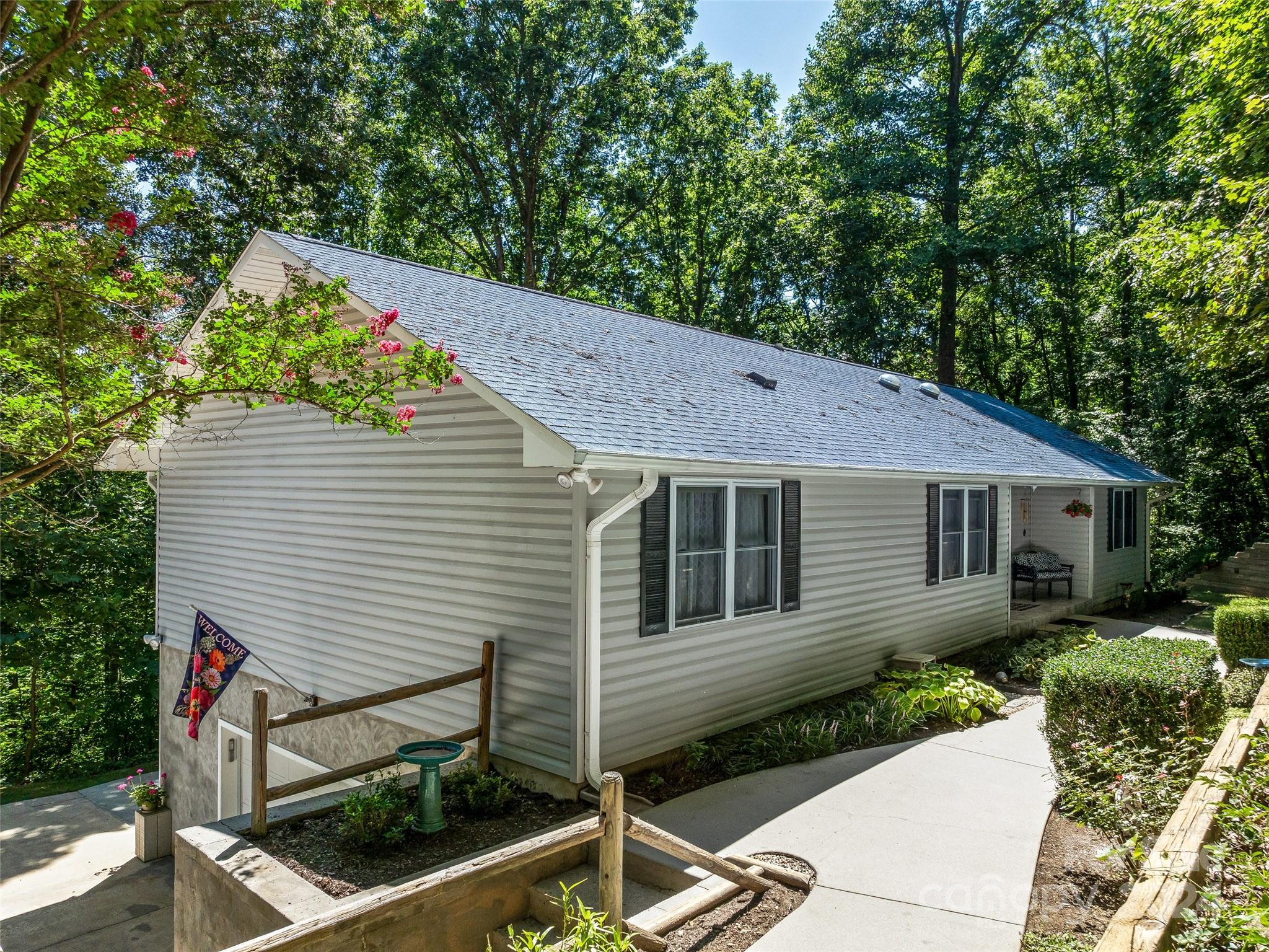 Cedar Summit Rd, Asheville, NC 28803