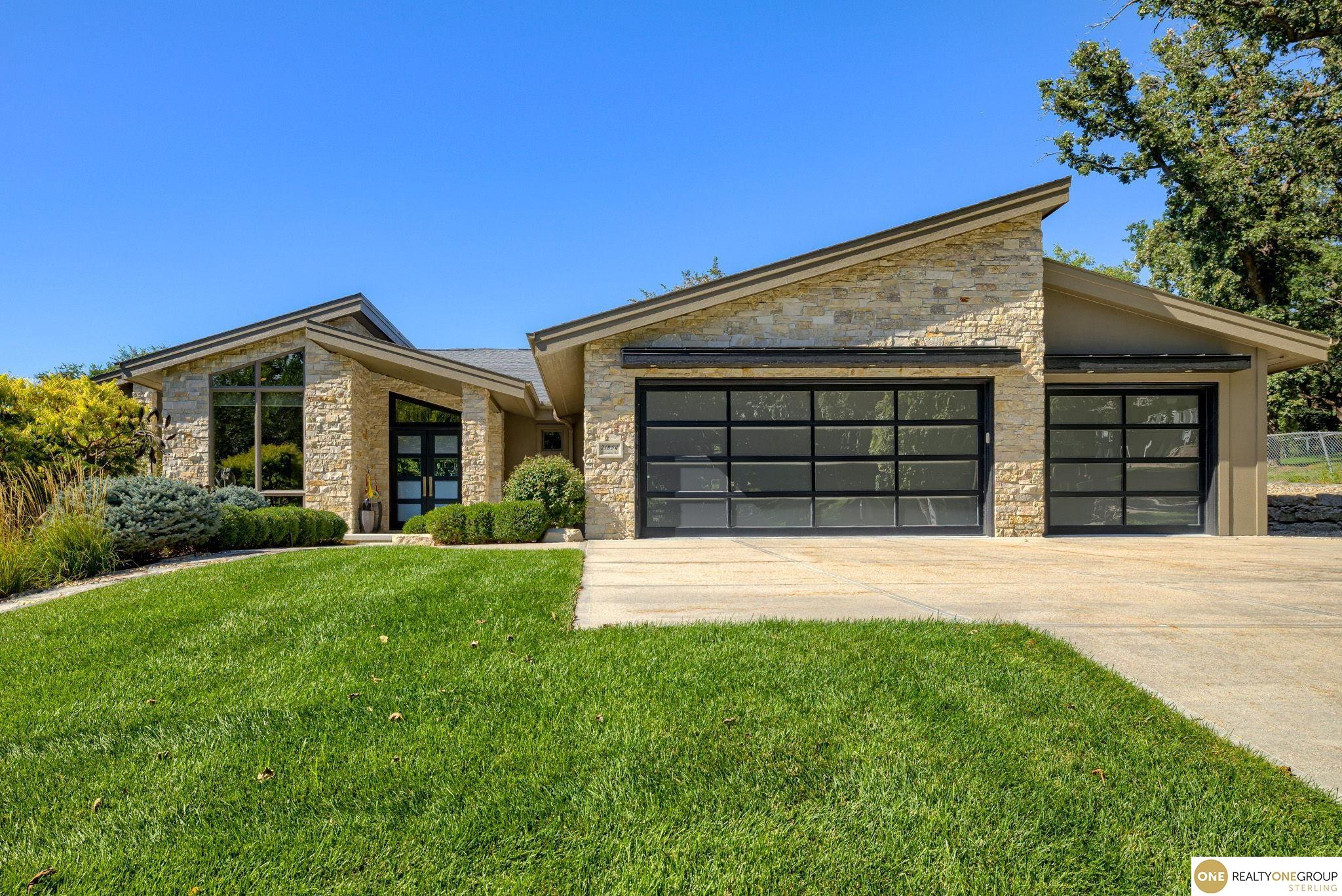Hillandale Rd, Elkhorn, NE 68022